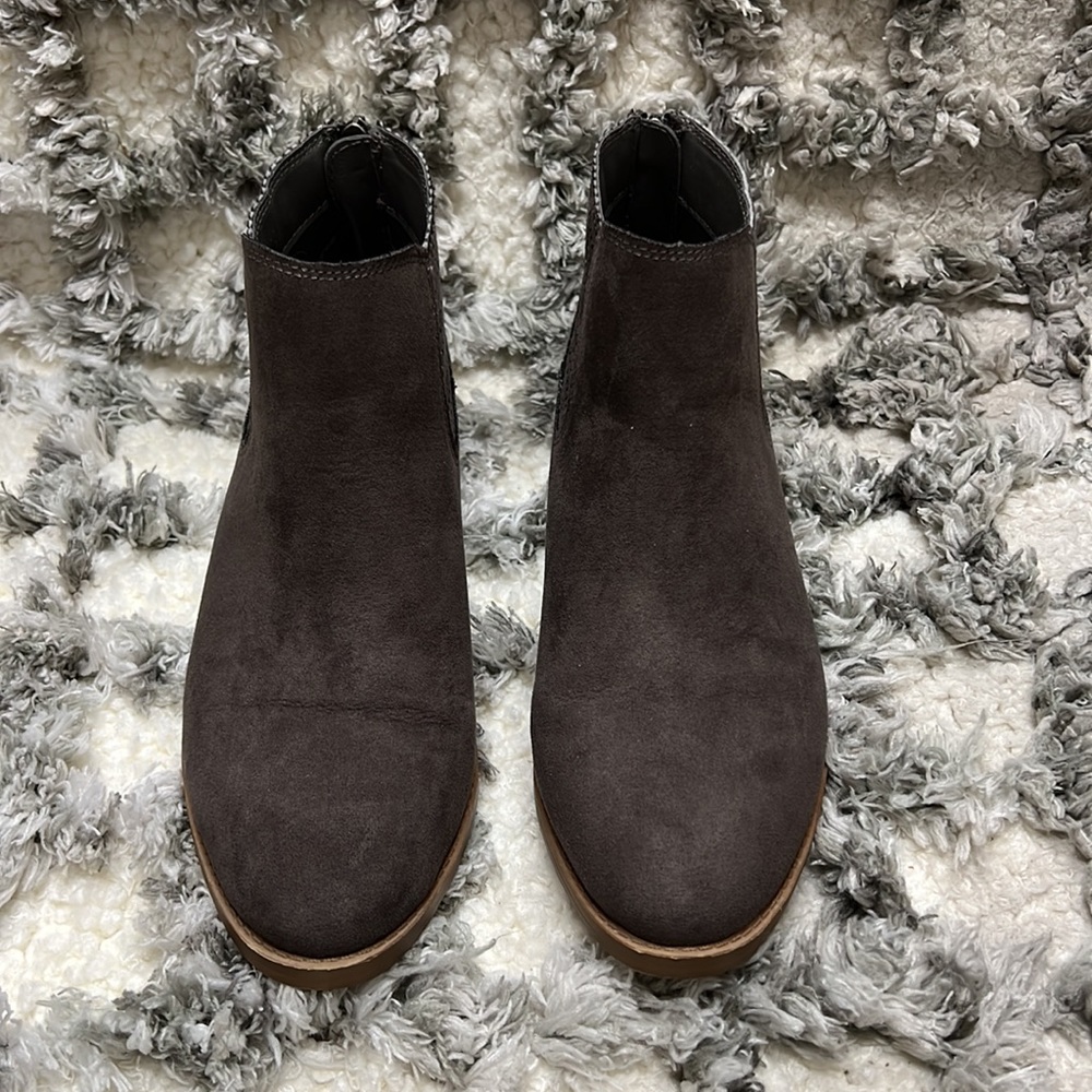 EUC Dolce Vita Chocolate Laser Cut Zip-Up Booties - Women’s Size 6 - Picture 3 of 9